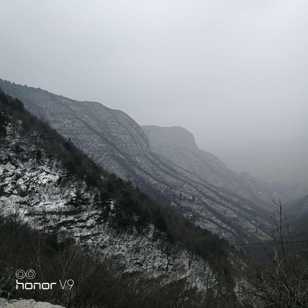 焦作市眾光耐酸瓷業(yè)有限公司開工前先去登登山，而且還是雪山